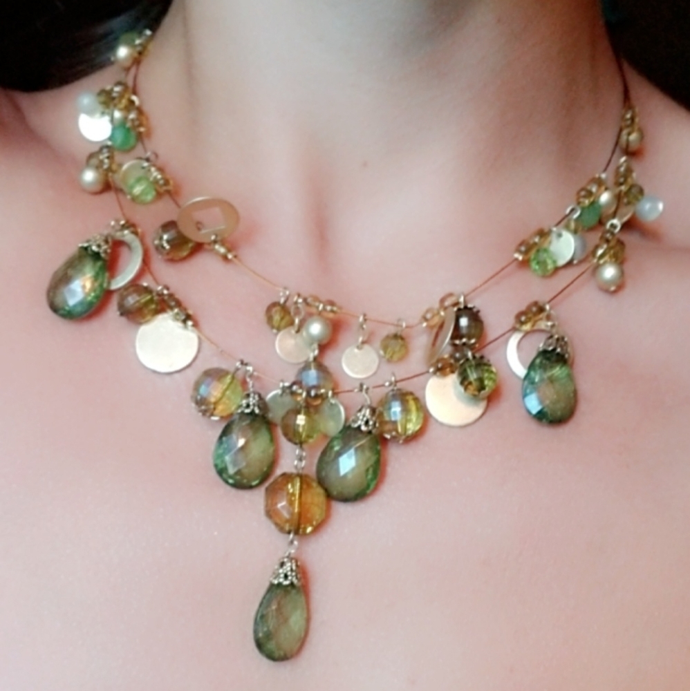SALE⚡🔥Green gemstone necklace, matching earrings.